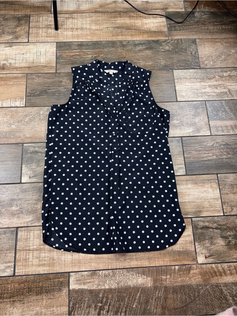 Sleeveless Navy Polka Dot Blouse - Classic Women's Top size M